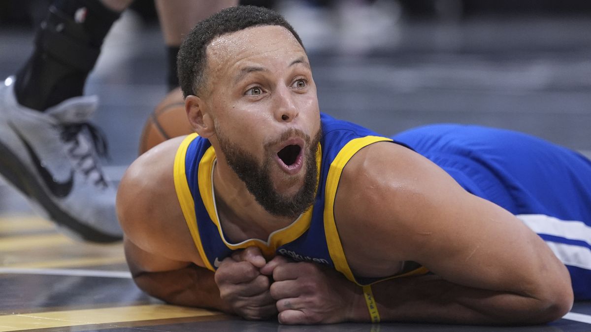 Curry dotáhl téměř 50 body Golden State k těsné výhře